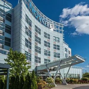**** Hotel Novotel Montréal Aéroport Canadá