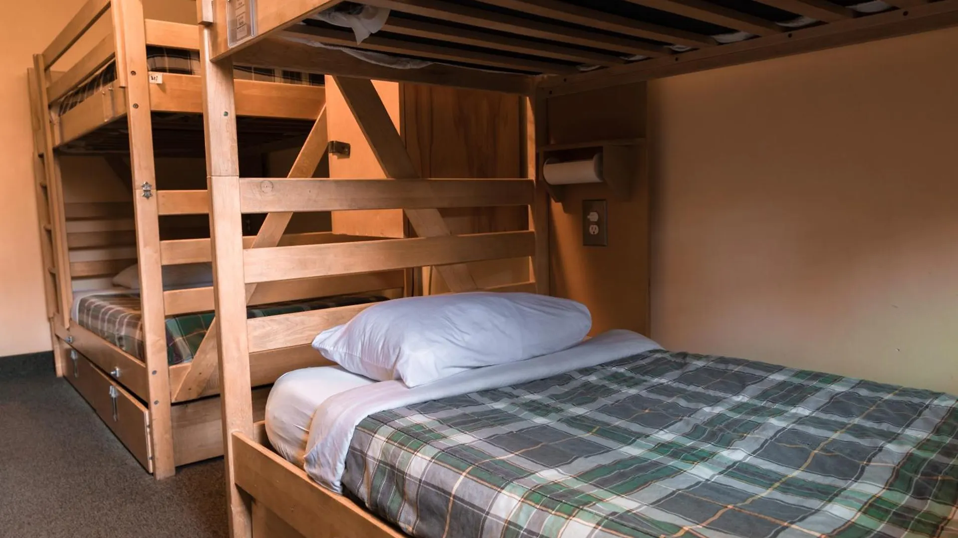 Hi Banff Alpine Centre - Hostel 0*,  Kanada
